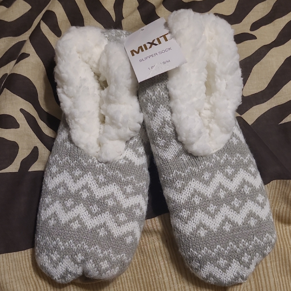 Mixit Soft Gray and White Slipper Socks